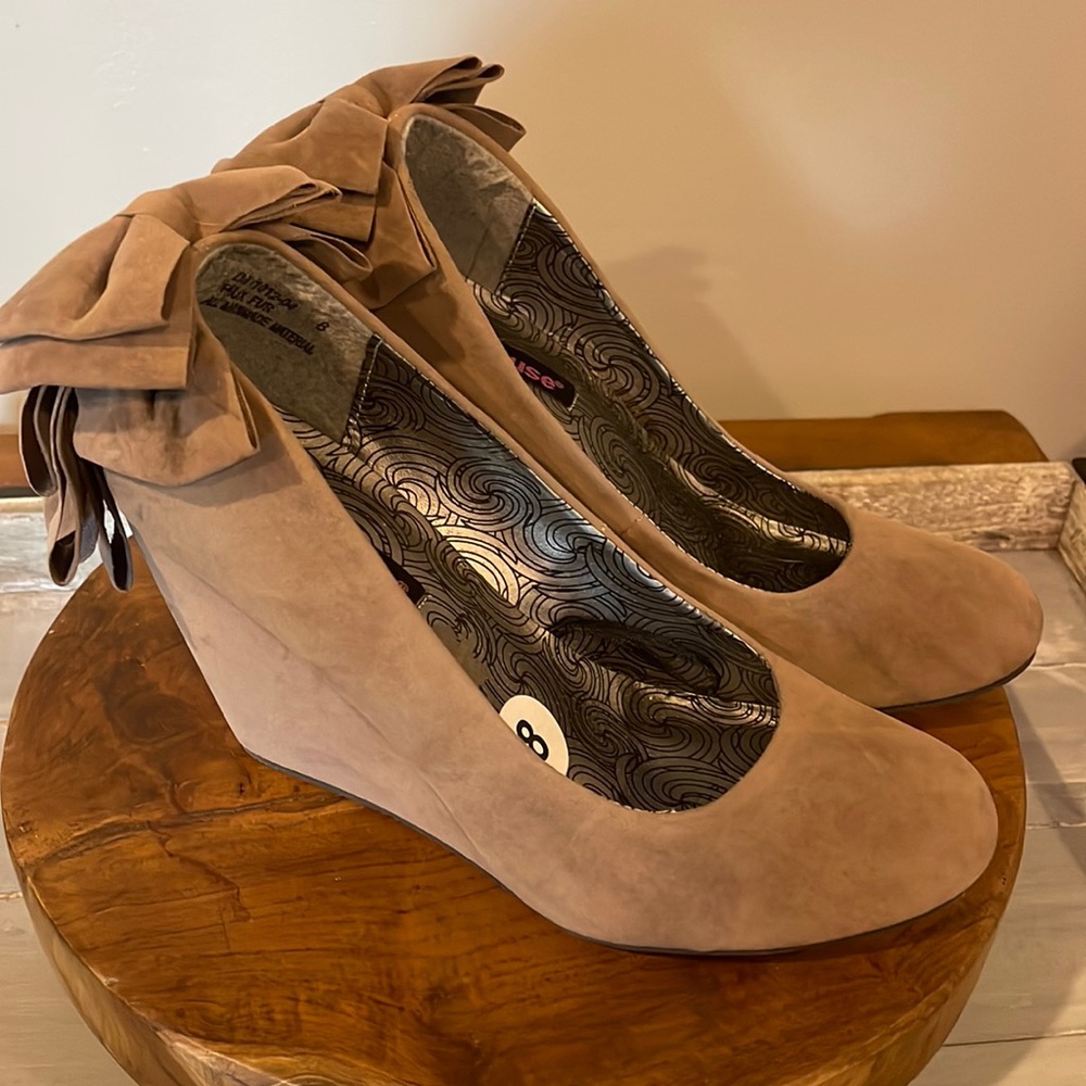 Dollhouse Mauve Bow Wedge Pumps